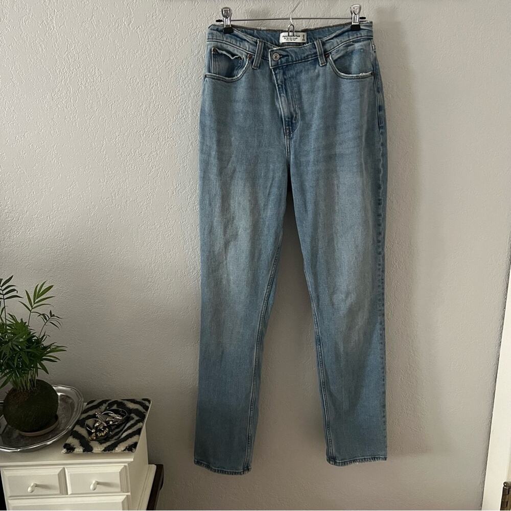 Abercrombie & Fitch The '90s Slim Straight Ultra High Rise Crossover Jeans